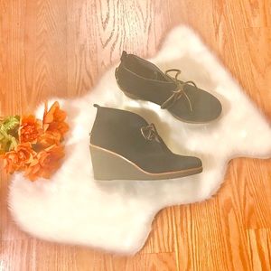 Sperry wedge booties size 8.5
